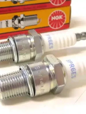 2x Zündkerze BPR6ES Zündkerzen Set 2 Stück für Motorrad / Roller / Scooter Neue Kollektion