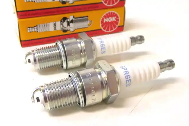 2x Zündkerze BPR6ES Zündkerzen Set 2 Stück für Motorrad / Roller / Scooter Neue Kollektion