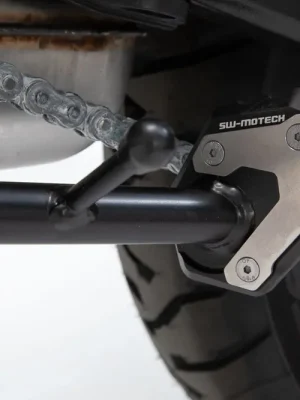 Aktuell SW-Motech Seitenständerfuß-Verbreiterung Schwarz/Silbern. BMW F 750 / 800 GS (17-).